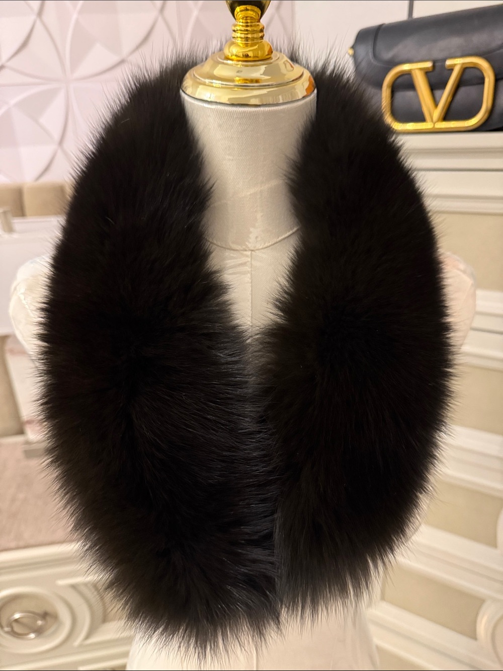 Saga fox fur platinum tag clip on collar